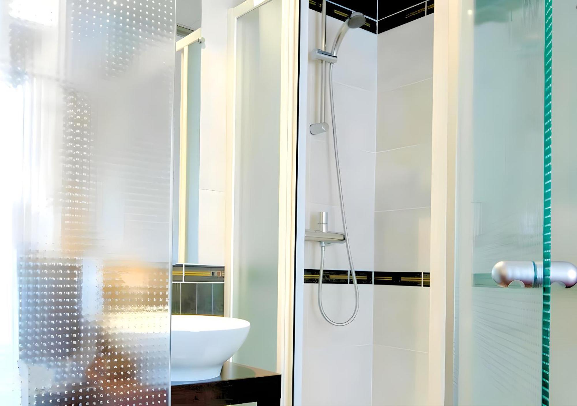 De L'exposition - Tour Eiffel 3*