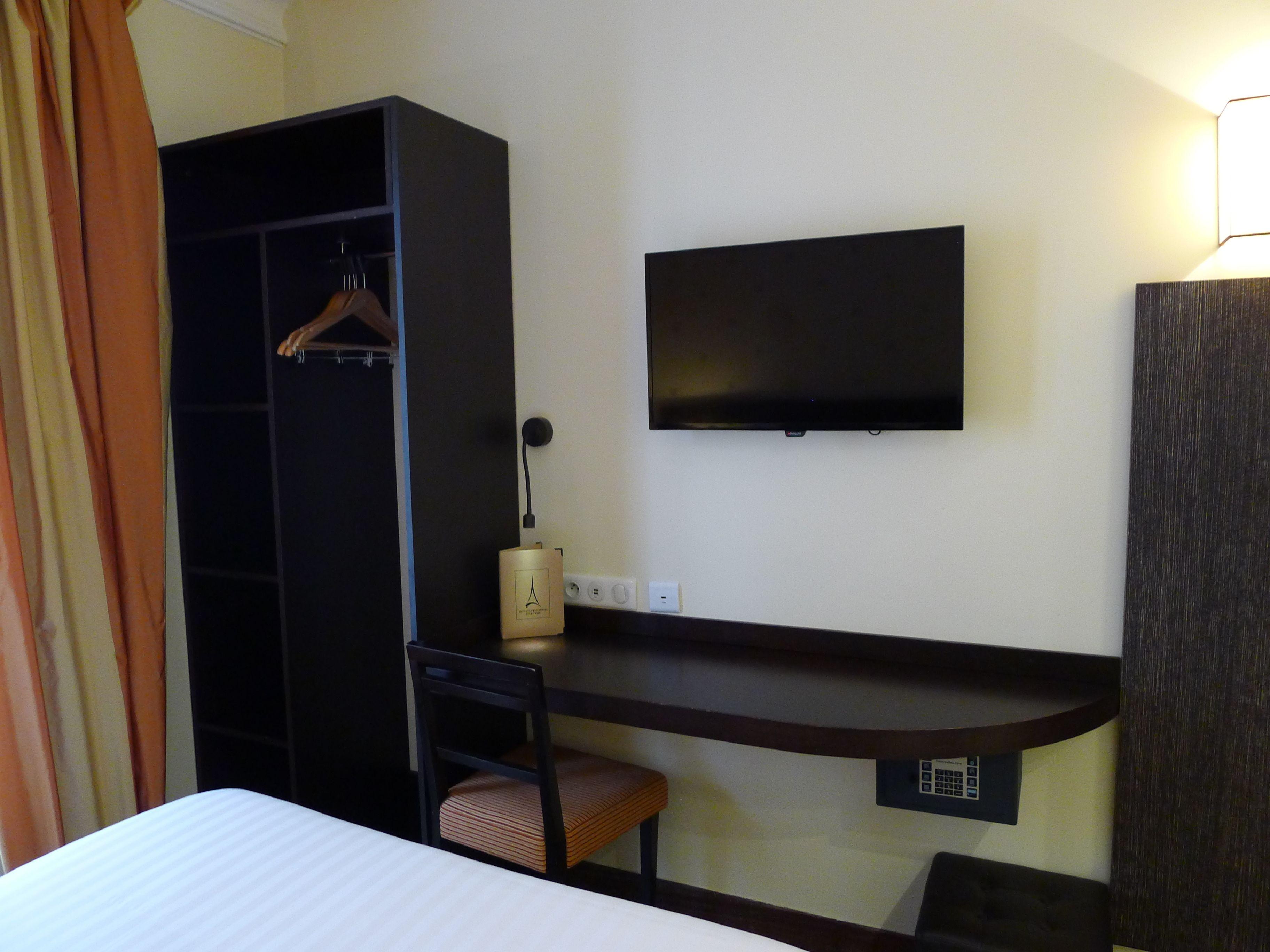 De L'exposition - Tour Eiffel 3*