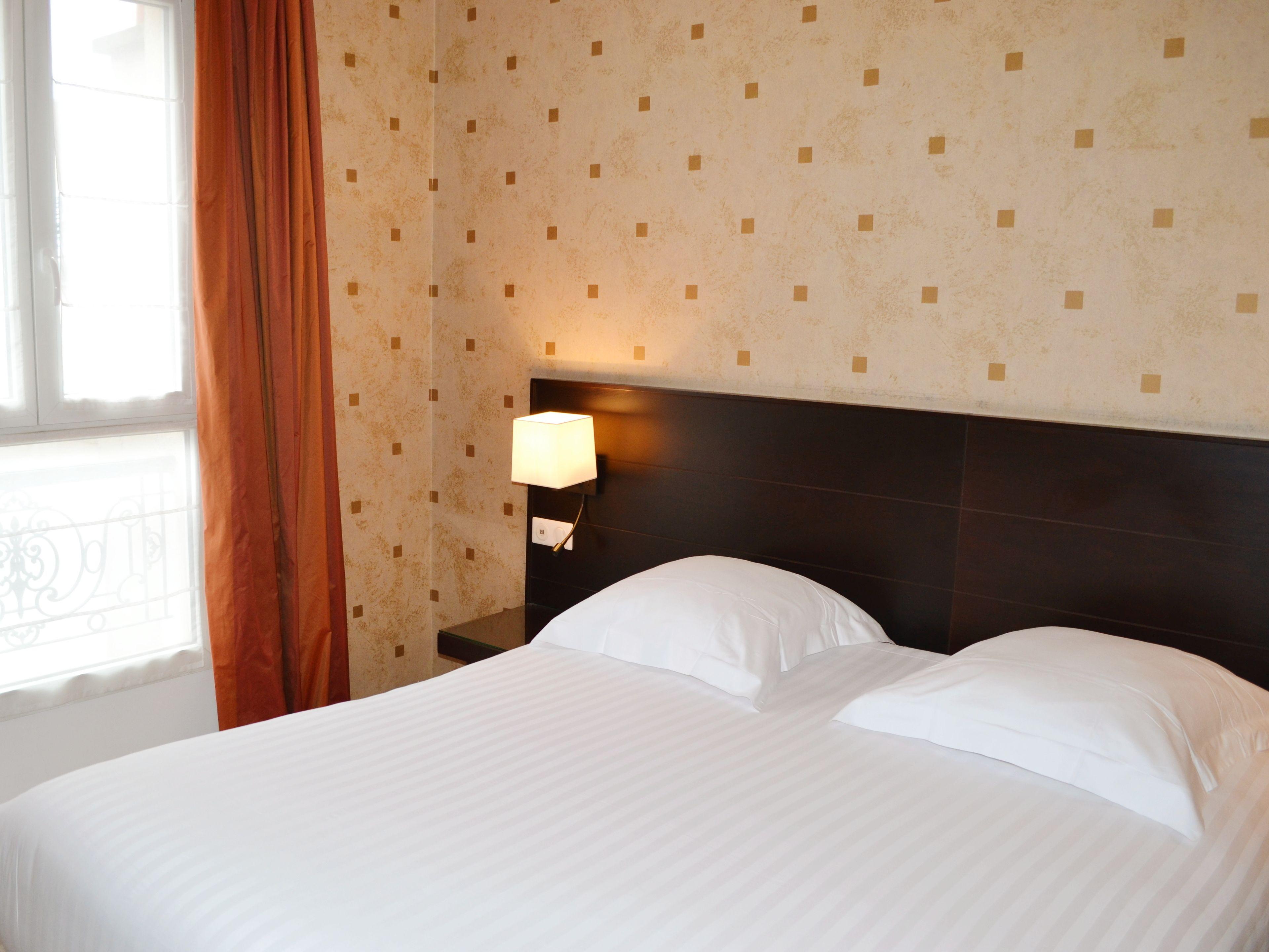 De L'exposition - Tour Eiffel 3*