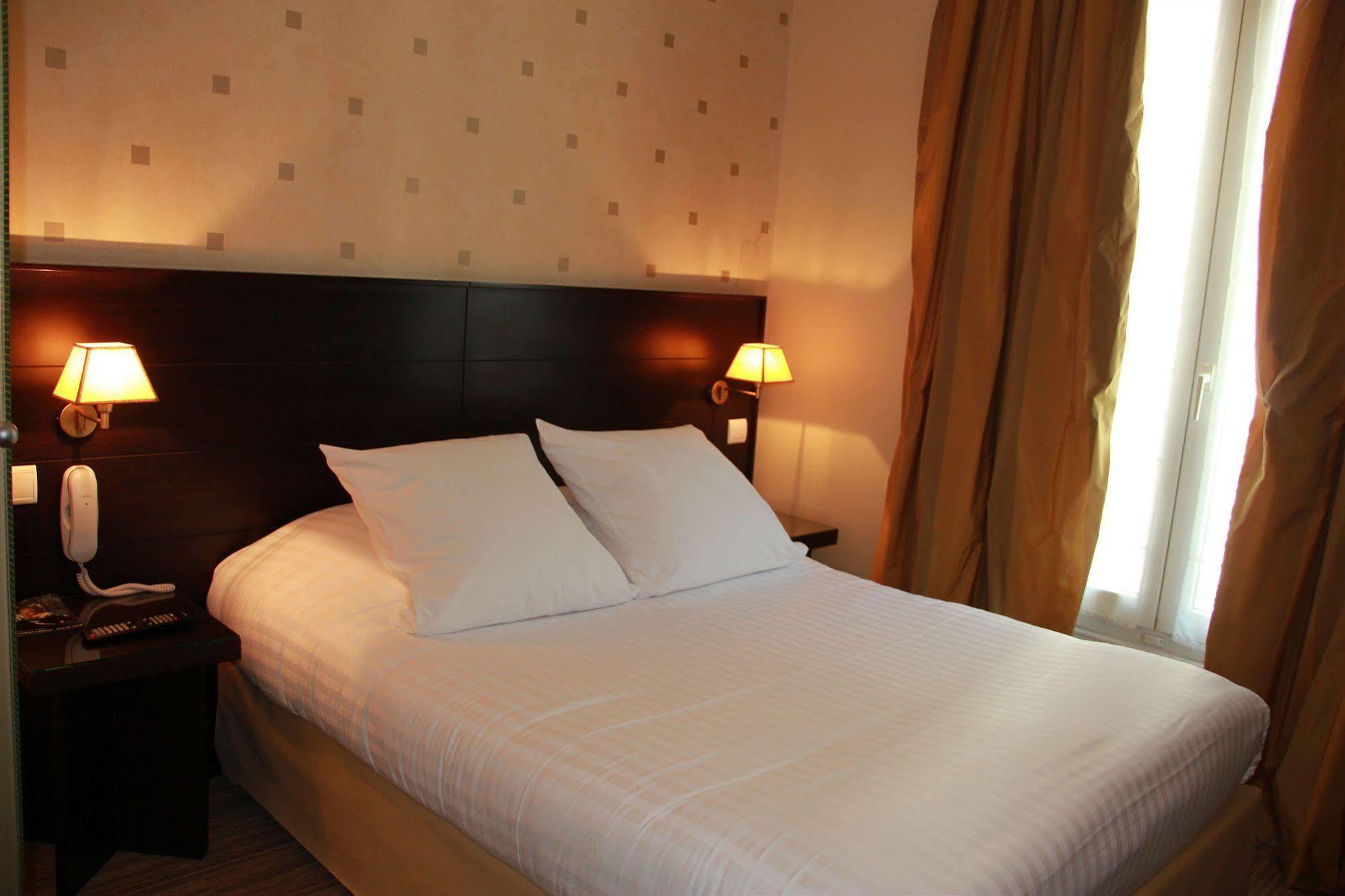 De L'exposition - Tour Eiffel Paris