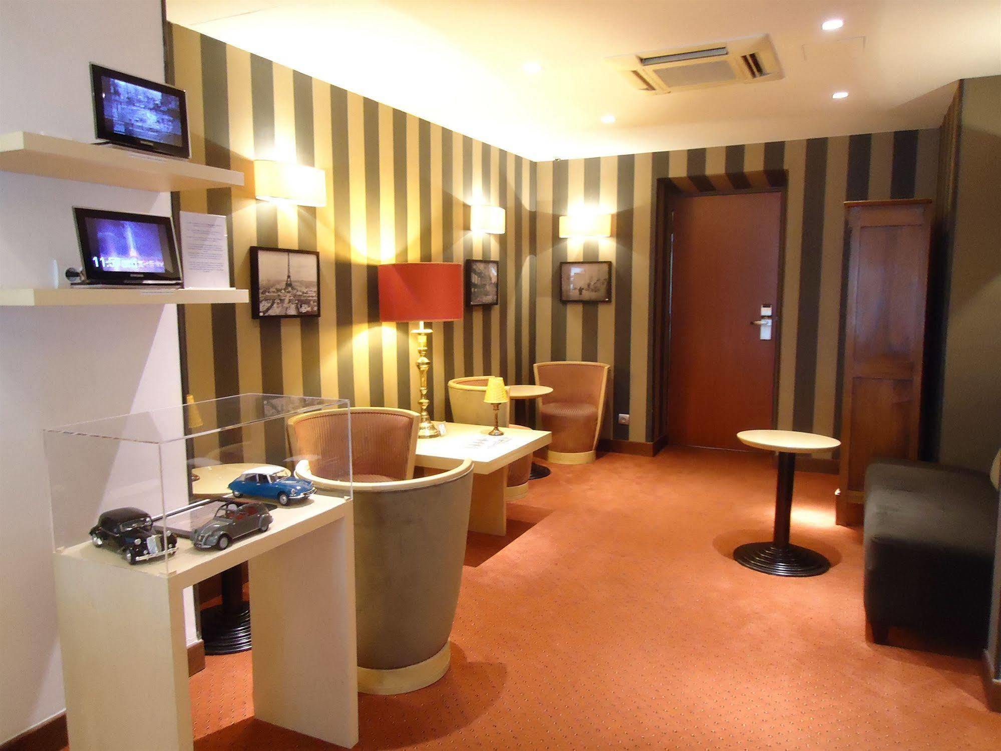 De L'exposition - Tour Eiffel Hotel Paris