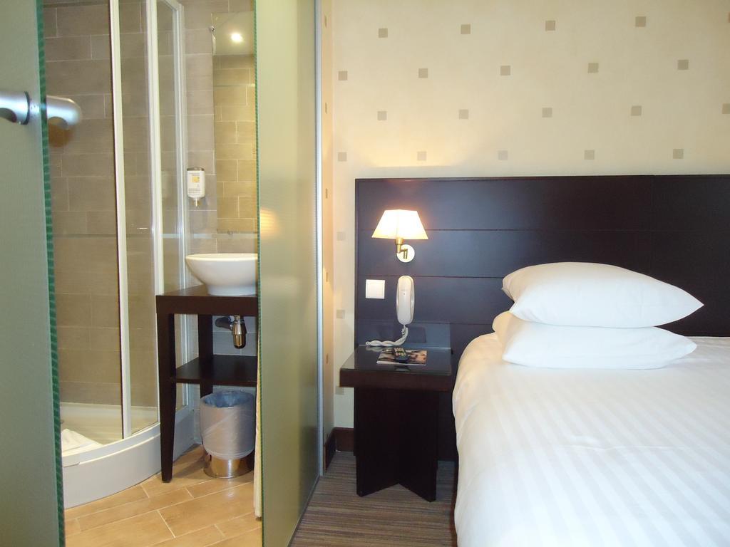 De L'exposition - Tour Eiffel Hotel Paris